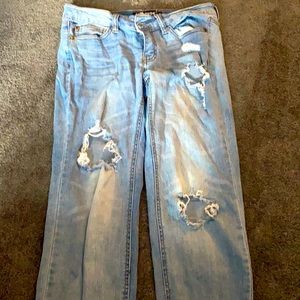 Light blue ripped jeans cropped